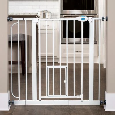 Carlson Pet Gate With Cat Flap - Image 2